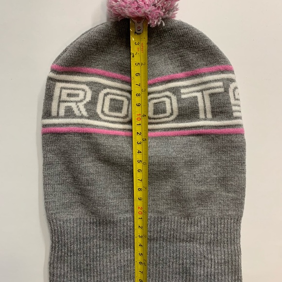 Roots grey pink hat with Pom Pom cuffed hem knit - Picture 5 of 8